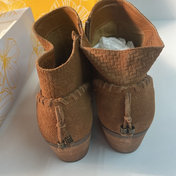 NWT Yellow Box Women’s leather booties sz 7 Chestnut Brown - Picture 4 of 8